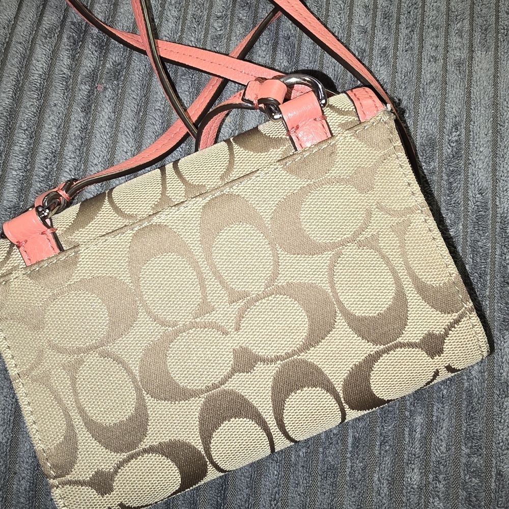 💰SALE💰 EUC Coach Avery Signature Canvas/Leather Mini Crossbody Bag - Picture 4 of 15
